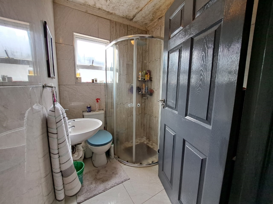 2 Bedroom Property for Sale in Electric City Western Cape